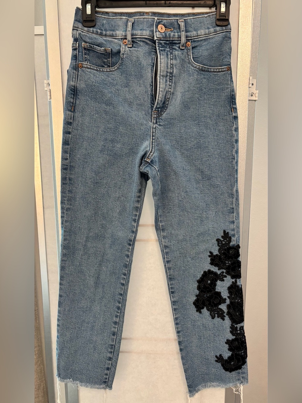 Express Embroidered Jean. Size 0S
